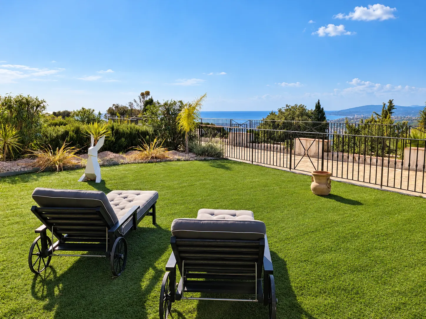 Loungers facing the sea view